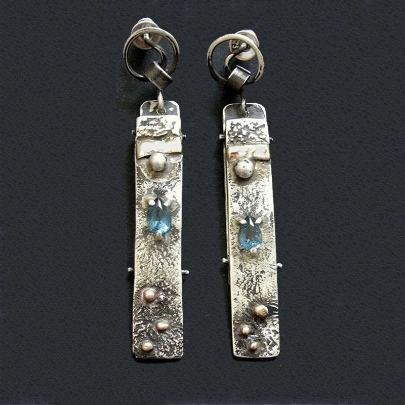 Boucles d'oreilles en pierre bleue faites à la main