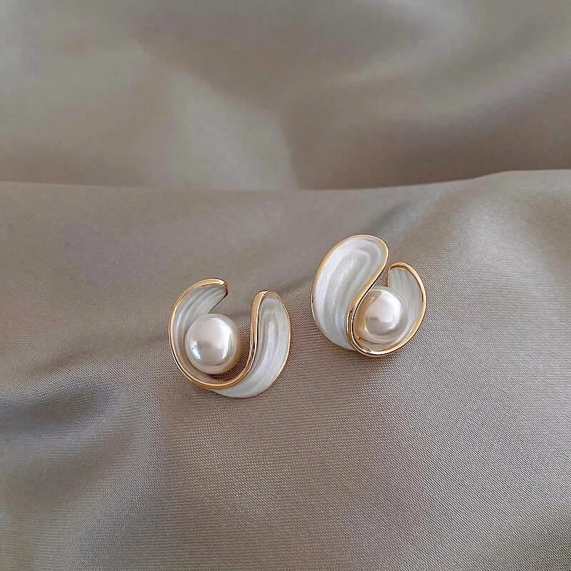 Boucles d'oreilles en perles dorées intemporelles