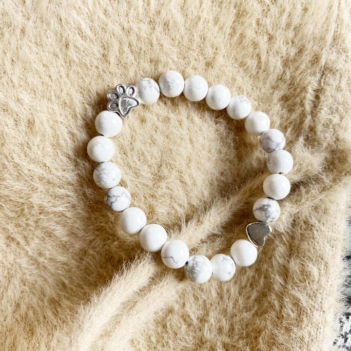 Bracelet en Pierre Précieuse Naturelle avec Charme Patte et Cœur – Design Fait Main
