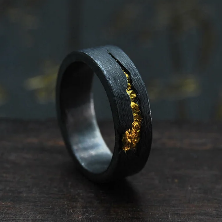 Bague à bord doré fissuré