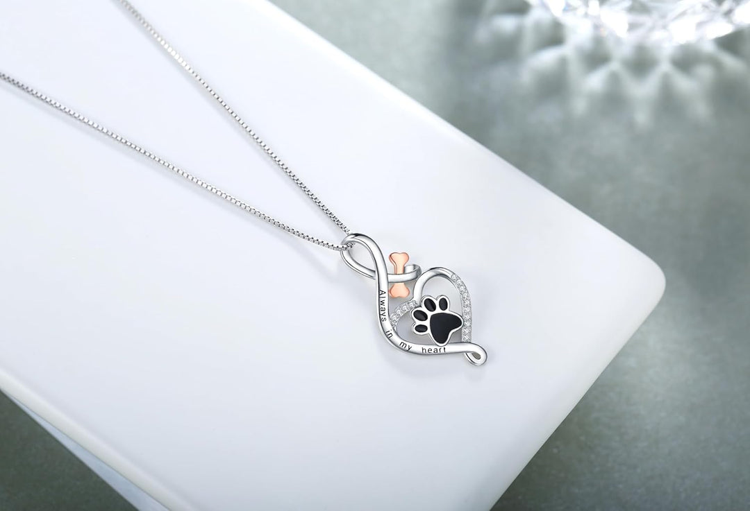 Collier Patte de Chance avec Cœur, Os & Infini – Pendentif “Toujours dans Mon Cœur”