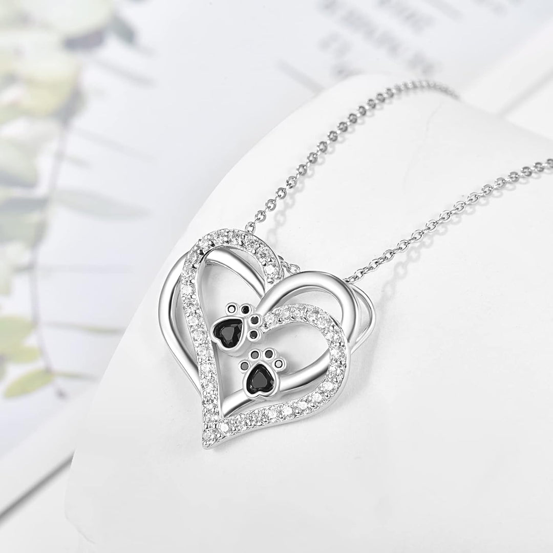 Collier en forme de cœur avec patte de chien et zircon
