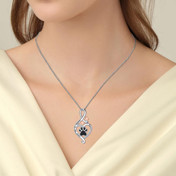 Collier Patte de Chance avec Cœur, Os et Infini – Pendentif “Toujours dans Mon Cœur”