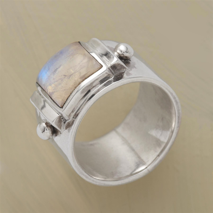 Bague Majesté de Pierre de Lune