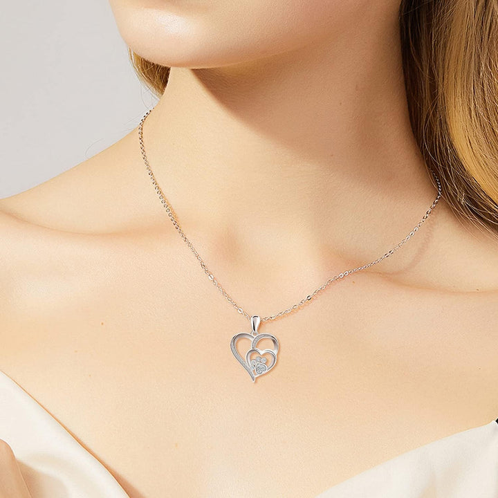 Collier en argent sterling avec patte et cœur en zirconium