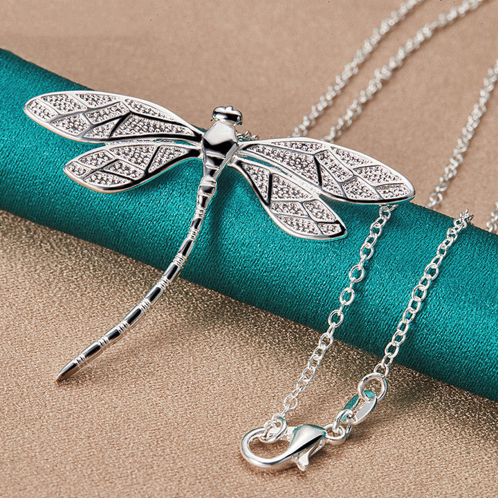 Collier en Argent Sterling en Forme de Libellule – Symbole de Grâce et de Transformation