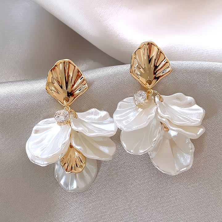 Les Boucles d'Oreilles en Perles Pétales Givrées