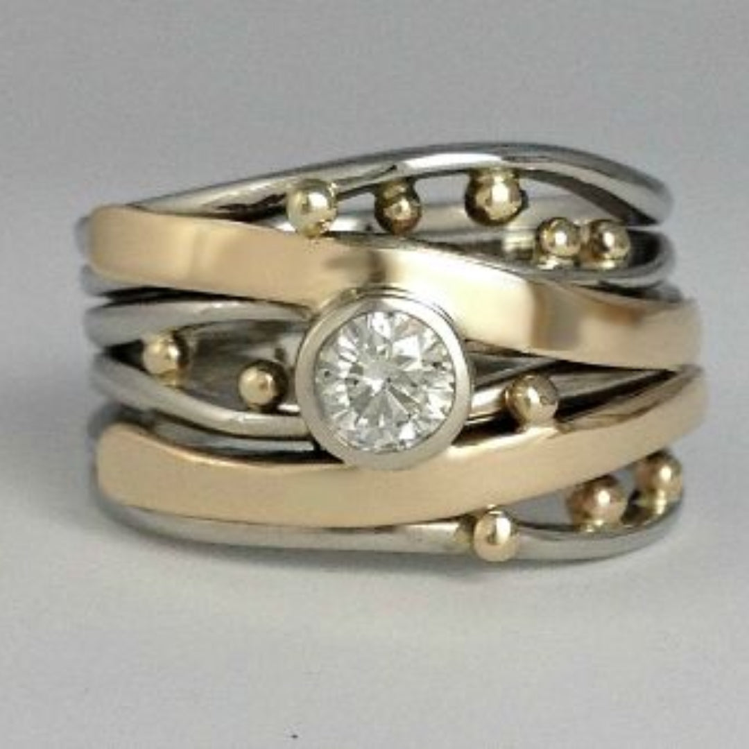 Bague en Zirconium Incrustée d'Or Vintage