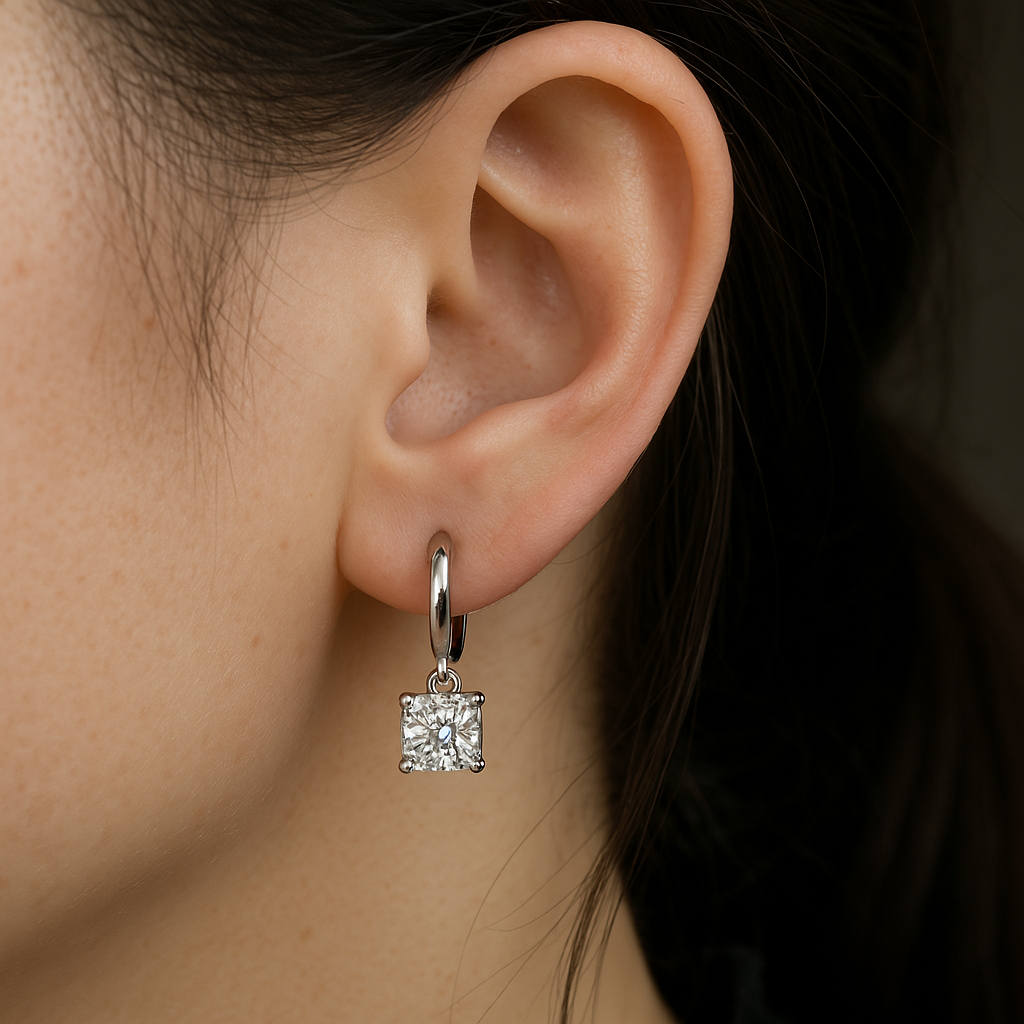 Boucles d'oreilles carrées Aurora | Or blanc 16k