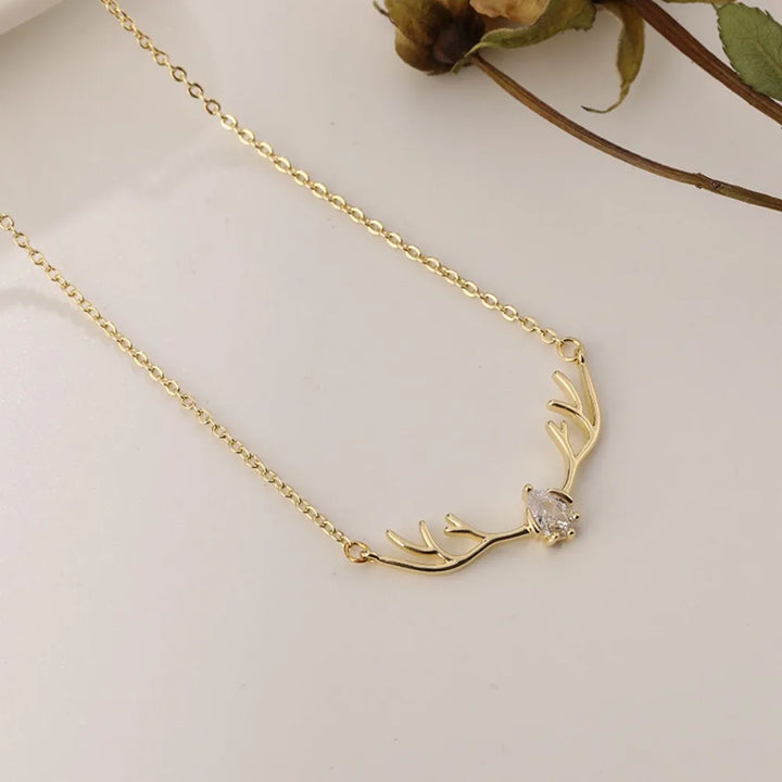 Collier en Bois de Cerf avec Charme Cœur Délicat