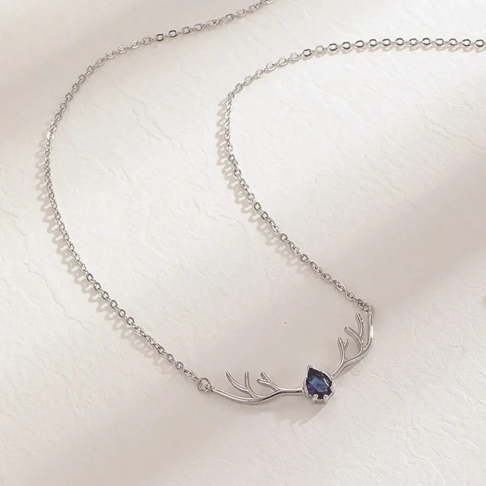 Collier en Bois de Cerf avec Pendentif Cœur Délicat