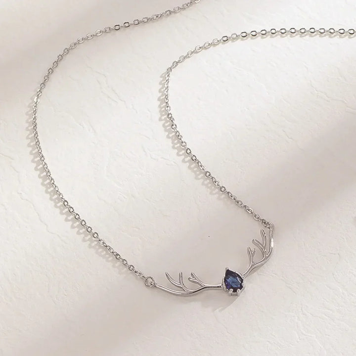 Collier en Bois de Cerf avec Pendentif Cœur Délicat