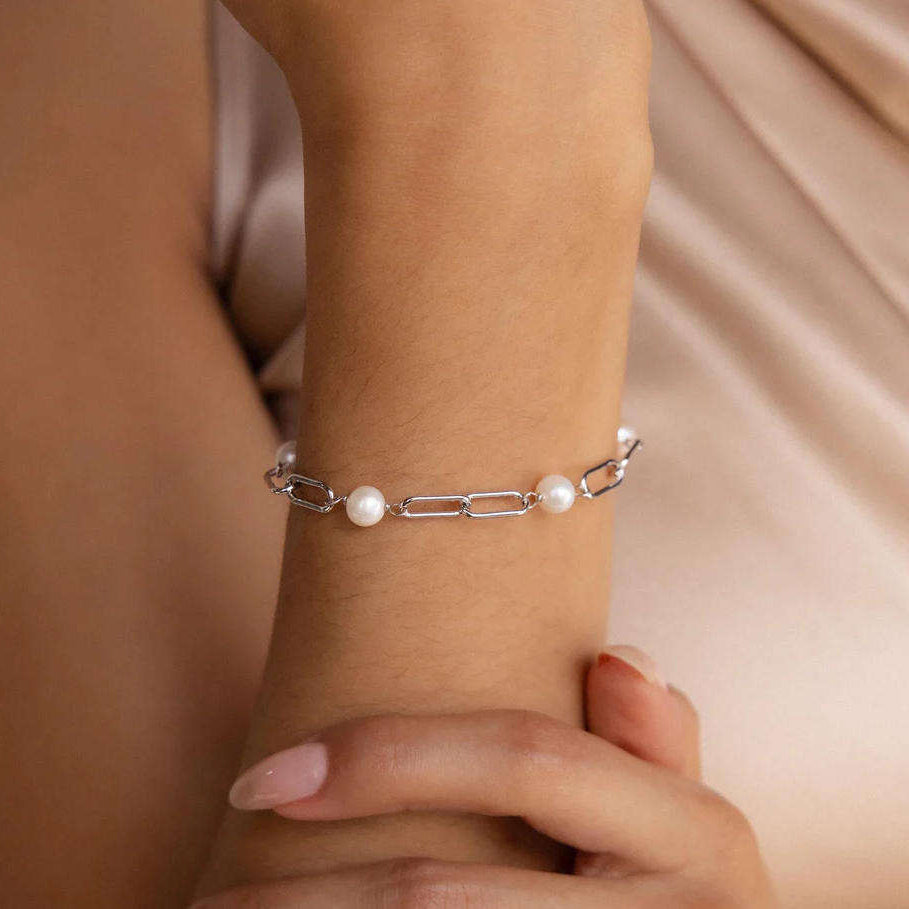 Bracelet en Chaîne de Perles Intemporelles