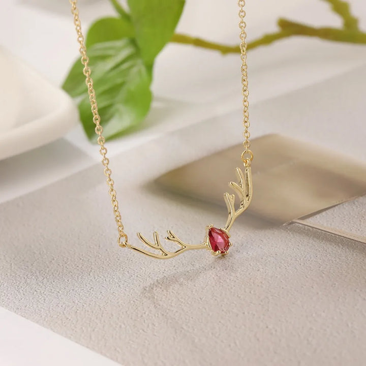 Collier en Bois de Cerf avec Pendentif Cœur Délicat