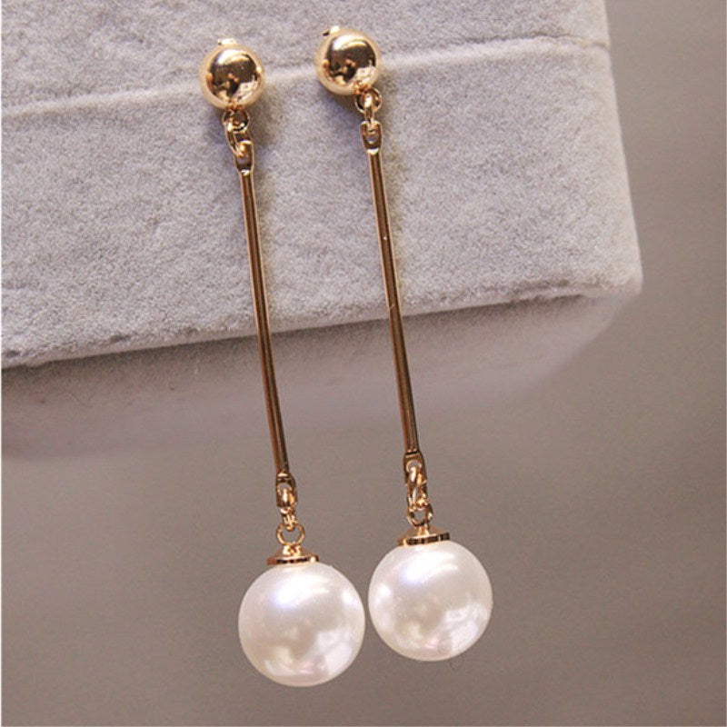 Boucles d'oreilles pendantes de luxe avec des perles plaquées à la main