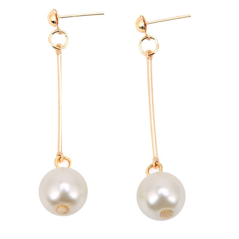 Boucles d'oreilles pendantes de luxe avec des perles plaquées à la main spéciales