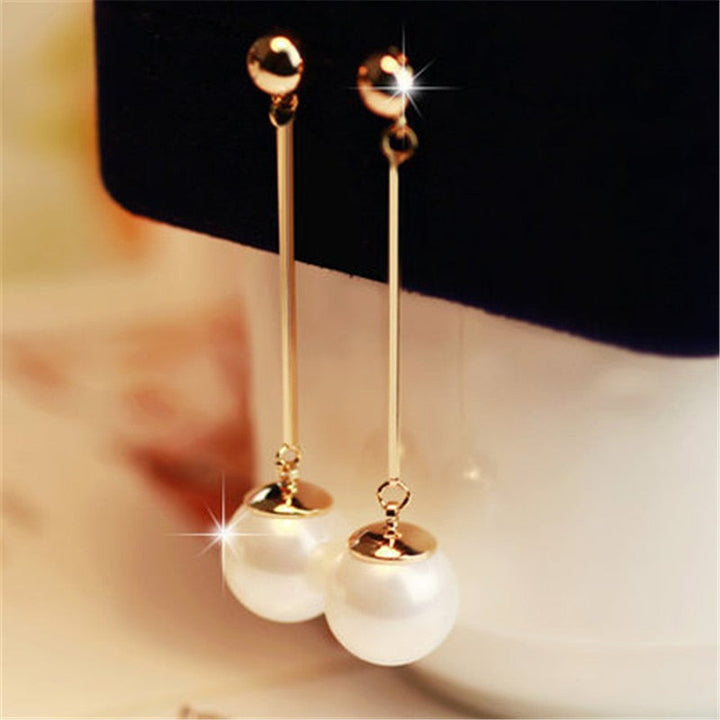 Boucles d'oreilles pendantes de luxe avec des perles plaquées à la main
