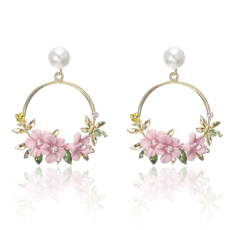 Boucles d'oreilles en fleur et perles en or