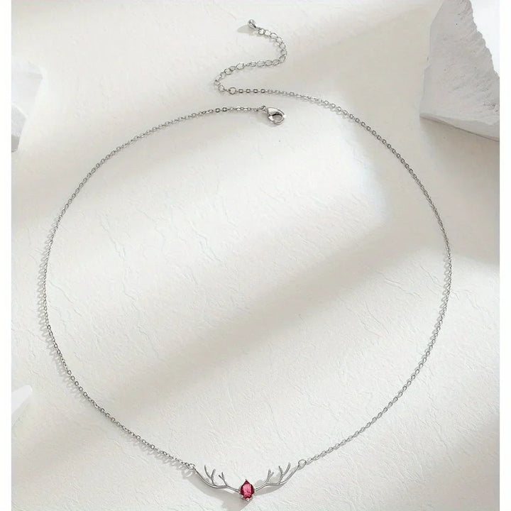 Collier en Bois de Cerf avec Pendentif Cœur Délicat