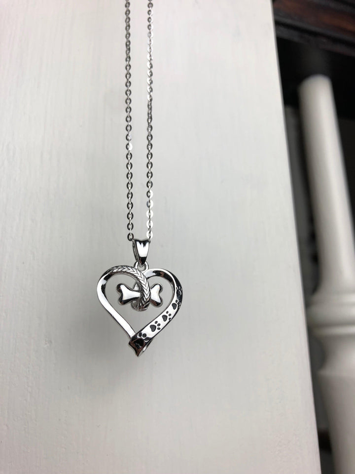 Collier en acier inoxydable avec patte de chien et cœur