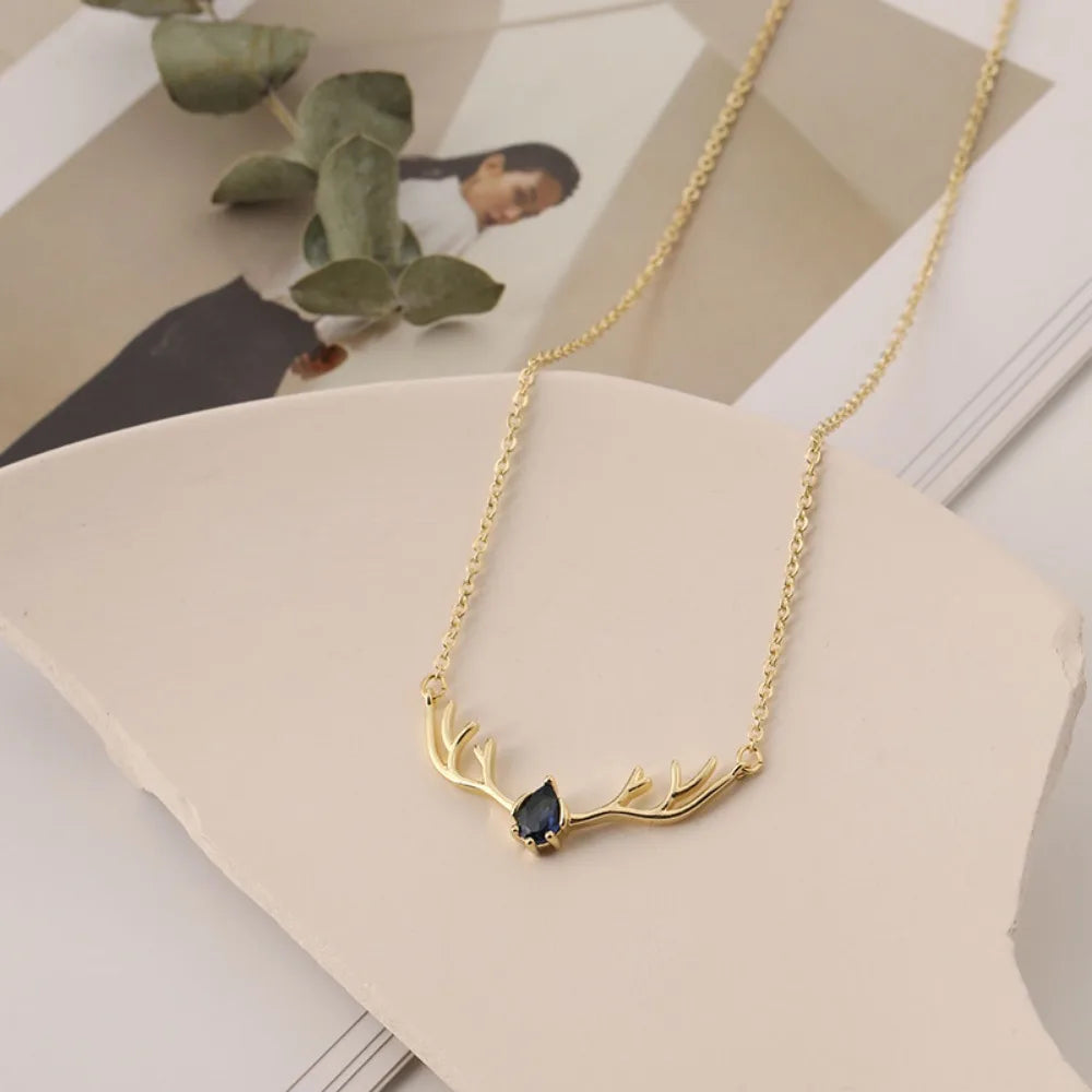 Collier en Bois de Cerf avec Pendentif Cœur Délicat