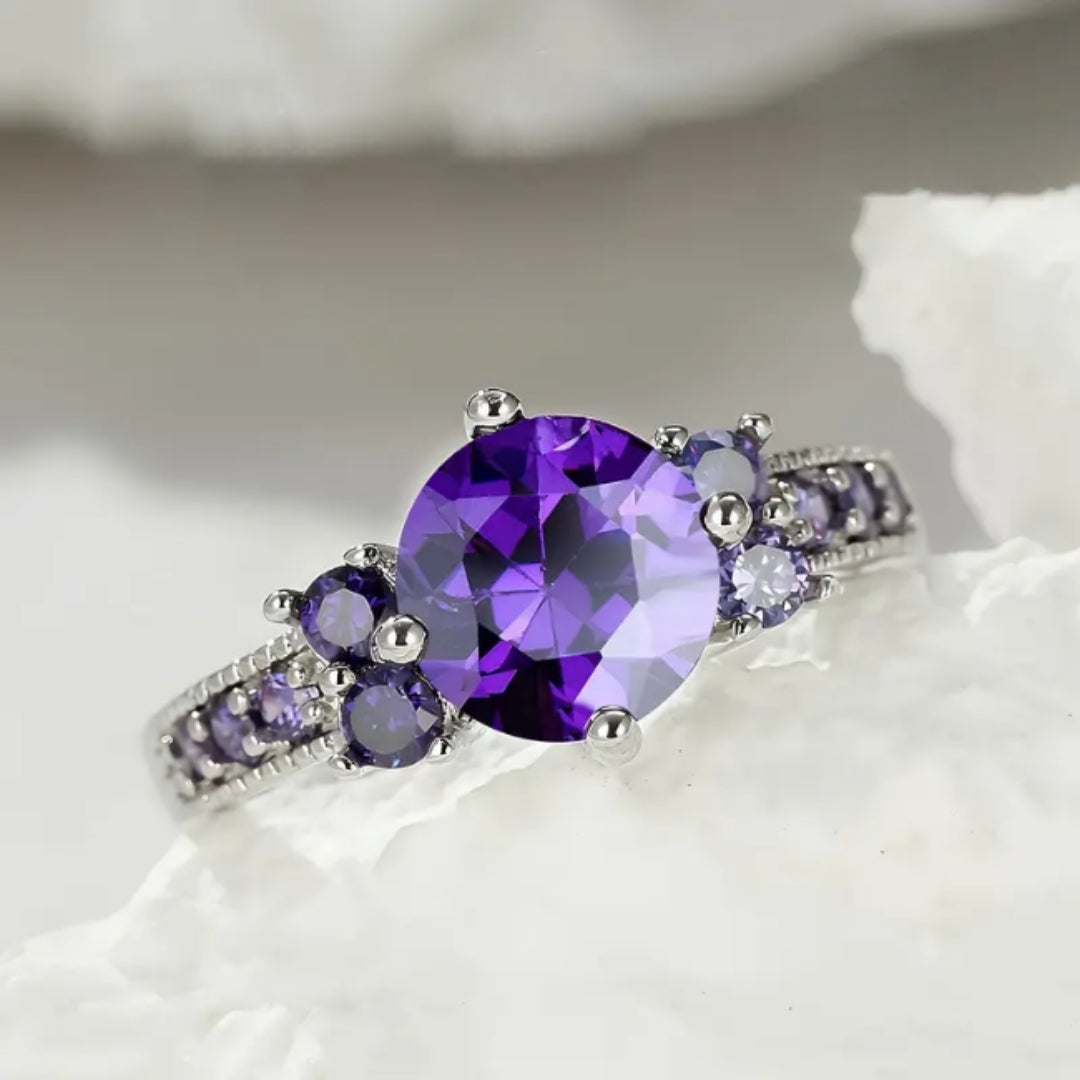 Bague en argent avec zirconium rond violet