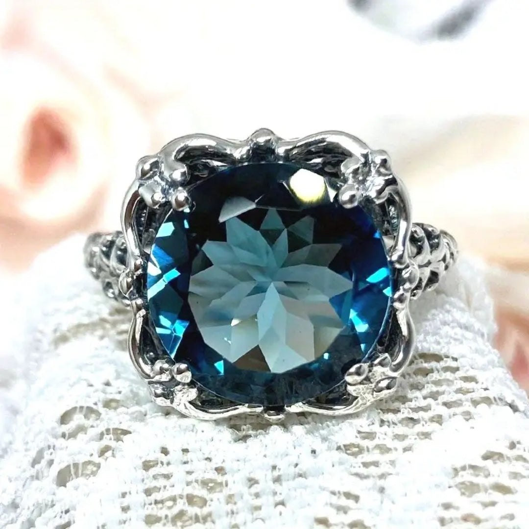 Bague en argent avec lotus en cristal bleu