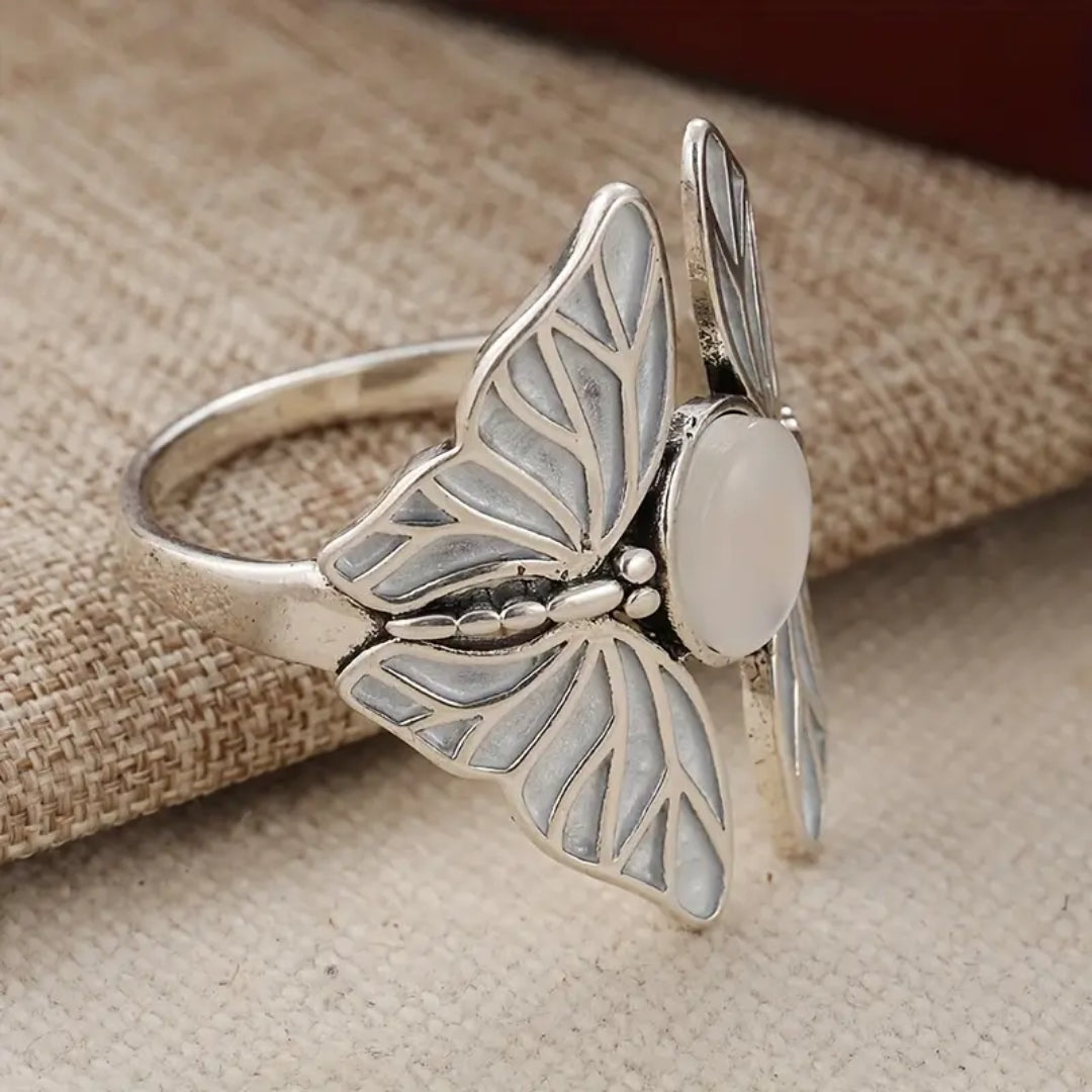 Bague en Argent avec Opale Blanche et Papillon
