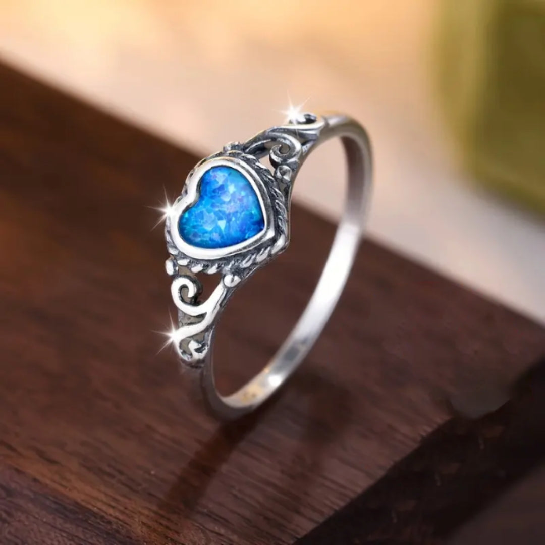 Bague en Argent avec Cœur en Opale Bleue