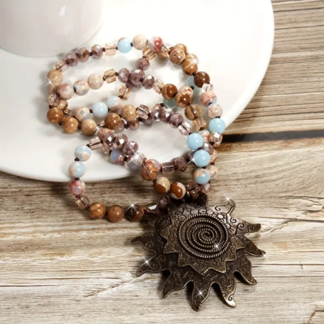 Collier de pierres colorées solaires