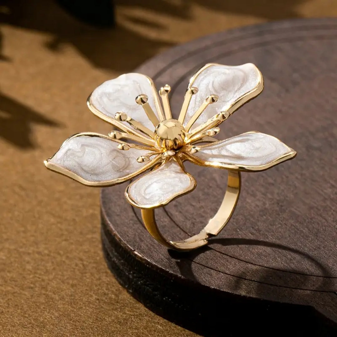 Bague en Or Émaillé Blanc Fleurie