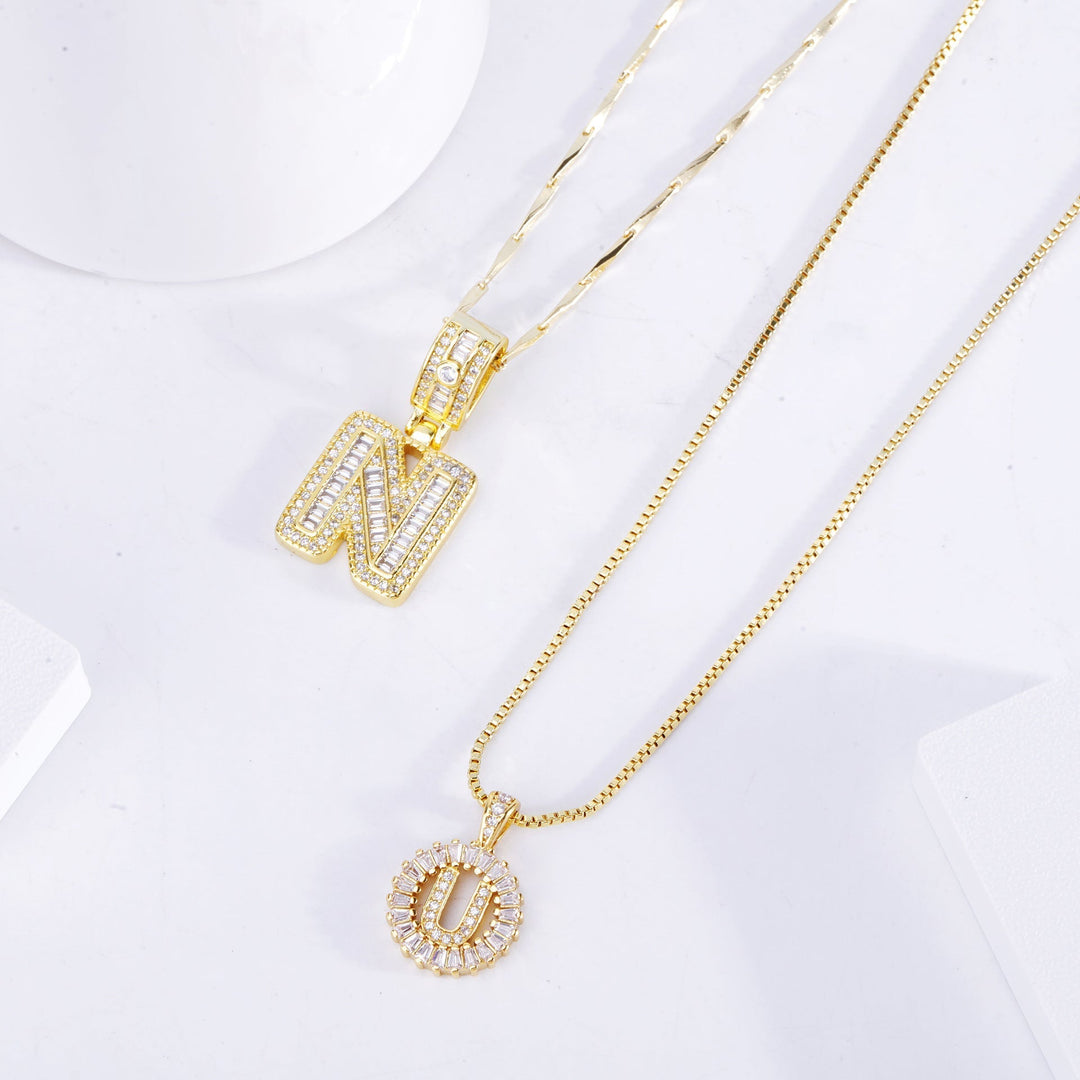 Collier initial en lettres pavées | Or blanc