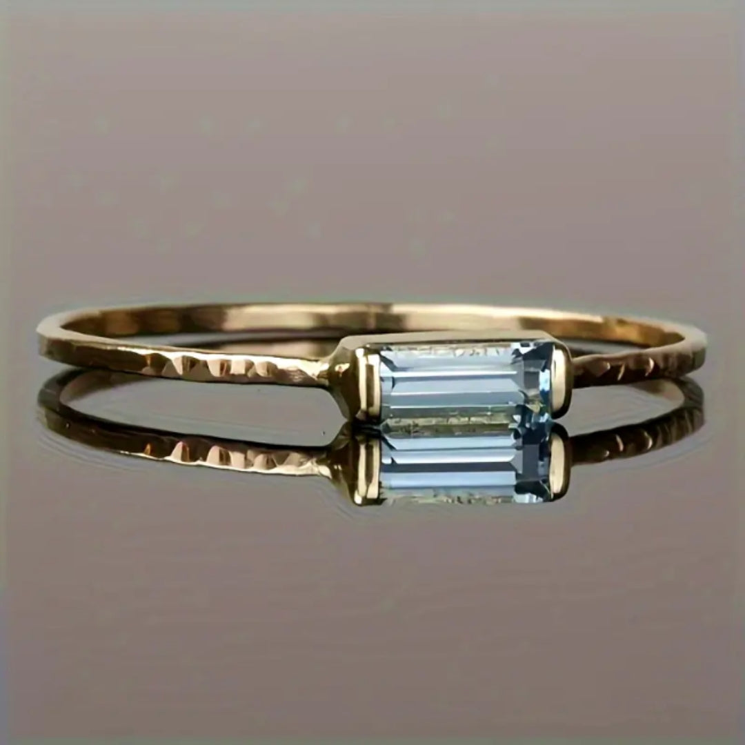 Bague en Or avec Incrustation de Cristal Bleu Rectangulaire
