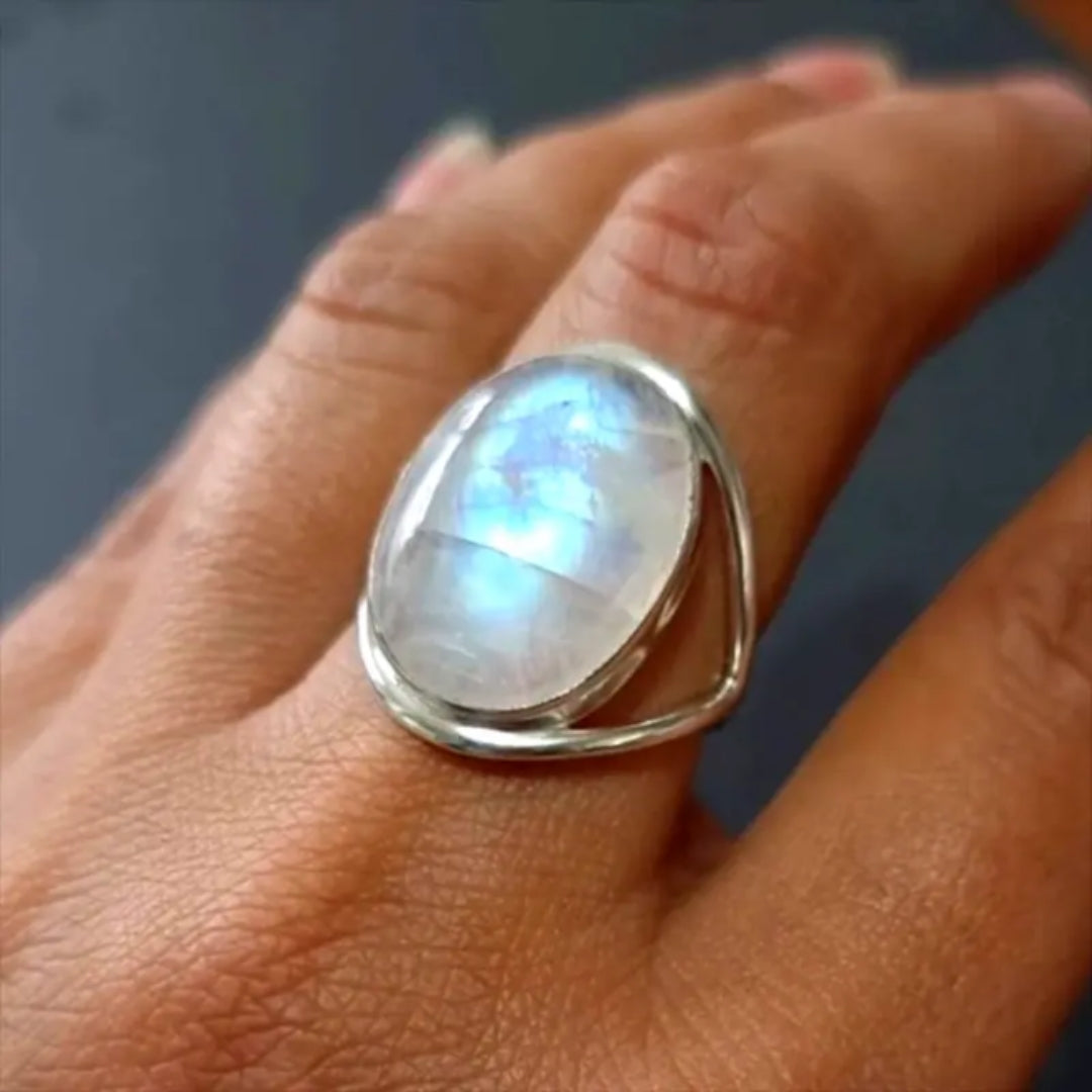 Bague en argent avec pierre de lune ronde