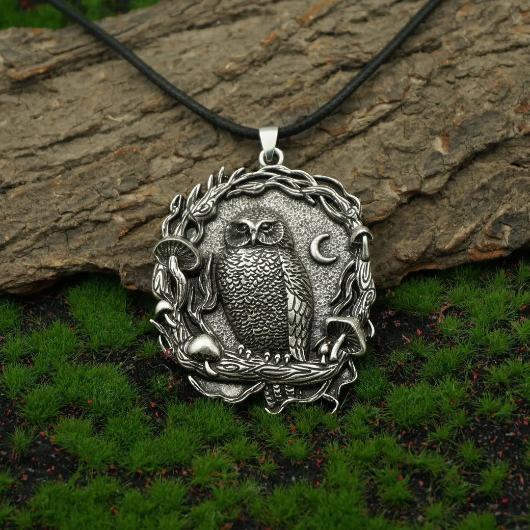 Pendentif en forme de champignon de lune avec hibou mystique