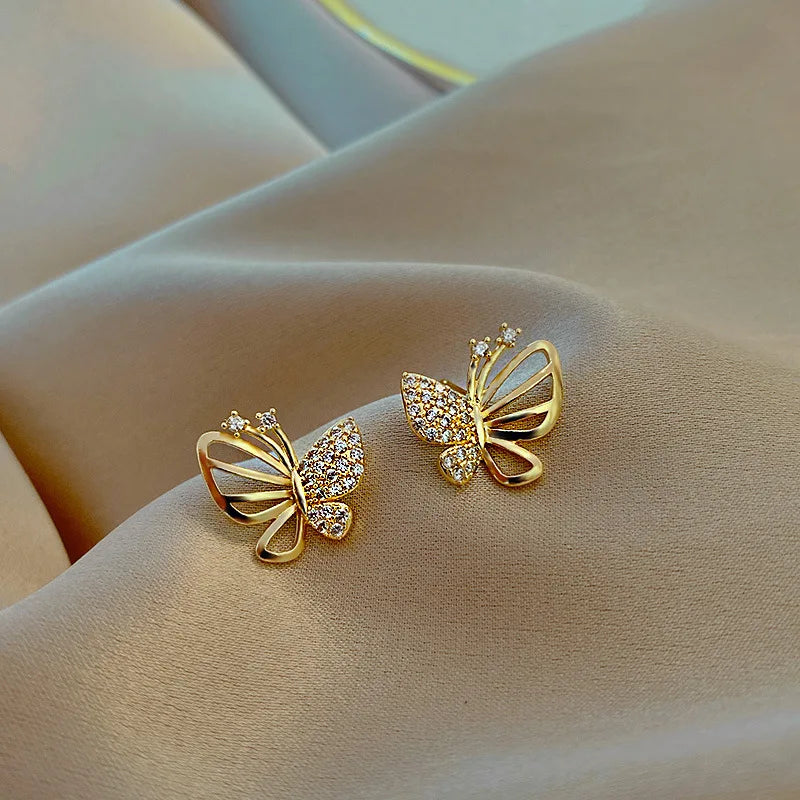 Boucles d'oreilles puces en zircon élégant en forme de papillon
