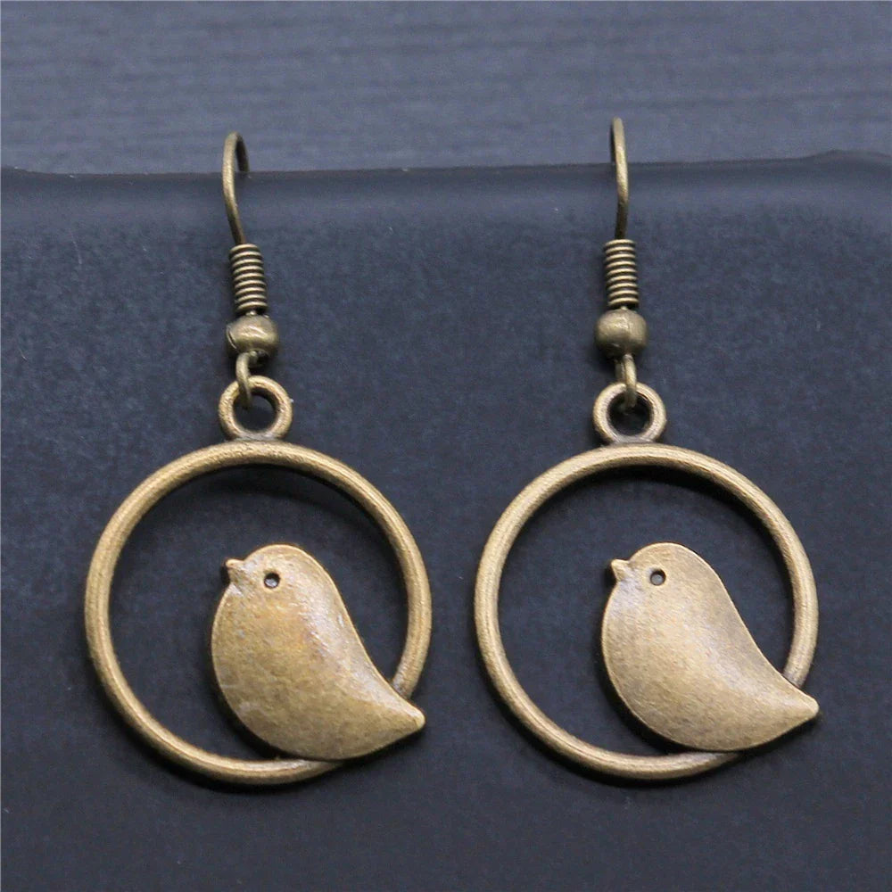 Boucles d'oreilles pendantes avec charme d'oiseau vintage – Bijoux boho faits main