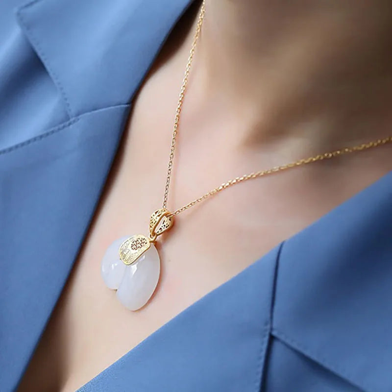Pendentif Éléphant en Jade Hetian – Chaîne Plaquée Or 18K pour Femmes