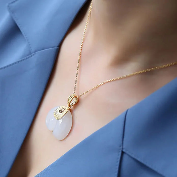 Pendentif Éléphant en Jade Hetian – Chaîne Plaquée Or 18K pour Femmes