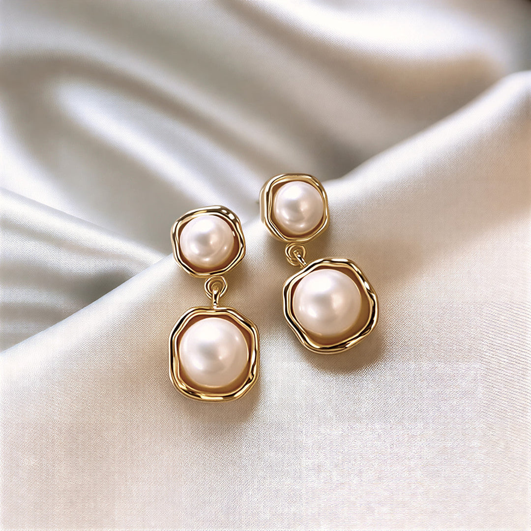 Boucles d'oreilles goutte de perles avec cadre doré