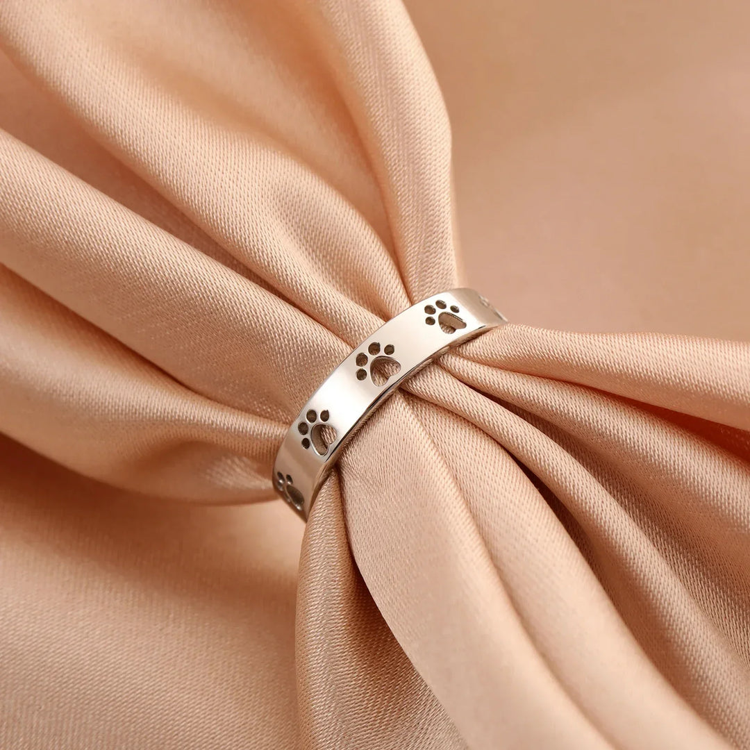 Bague en Acier Inoxydable avec Motif de Patte en Or