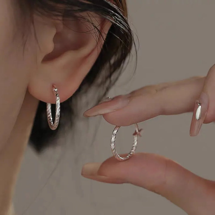 Boucles d'oreilles en argent à anneau tordu
