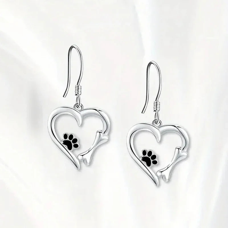 Boucles d'oreilles en argent avec design cœur et patte