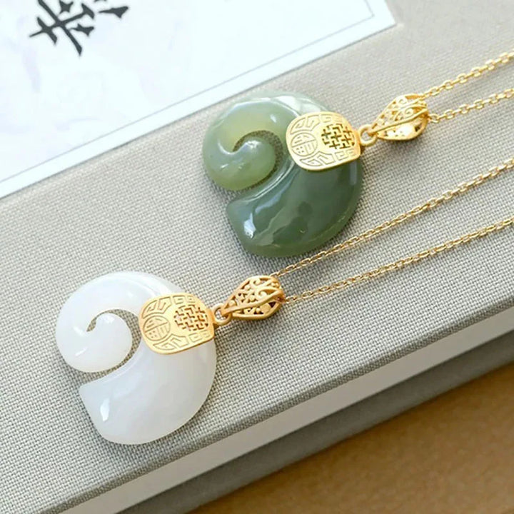 Pendentif Éléphant en Jade Hetian – Chaîne Plaquée Or 18K pour Femmes