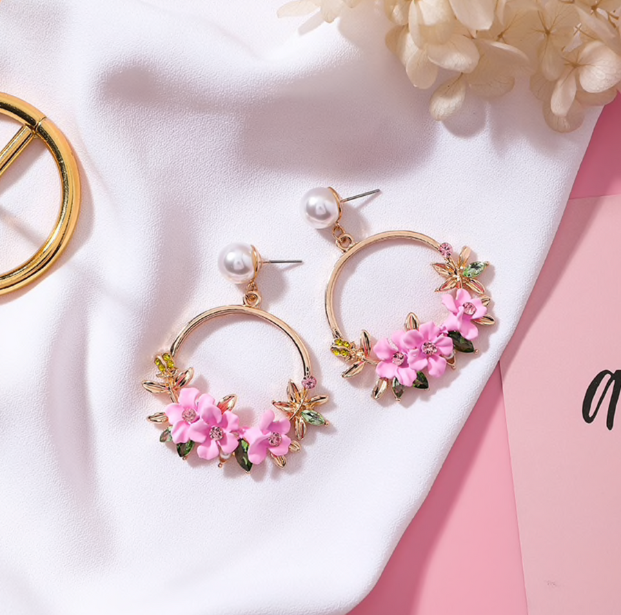 Boucles d'oreilles en fleur et perles en or