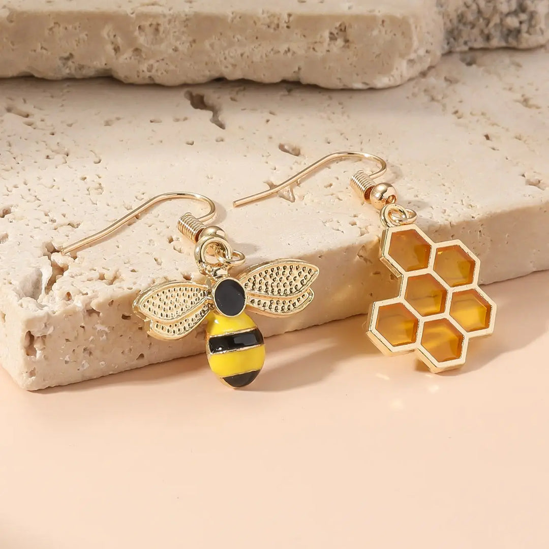 Boucles d'oreilles en nid d'abeille et goutte d'abeille – Bijoux en ton doré pour femmes