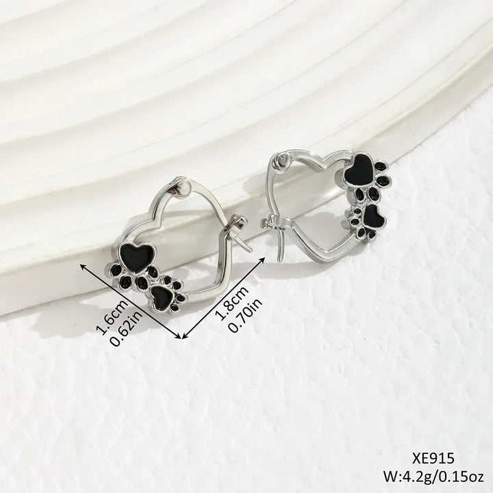 Boucles d'oreilles Huggie en forme de patte de cœur avec émail noir
