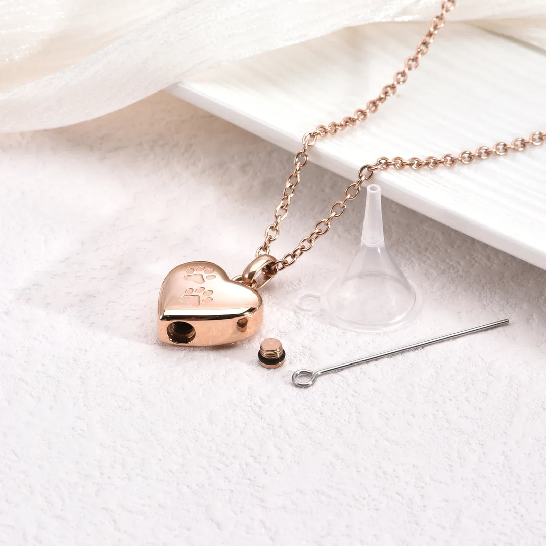 Collier Urne Mémorial pour Animaux – Pendentif en Forme de Cœur avec Gravure de Patte