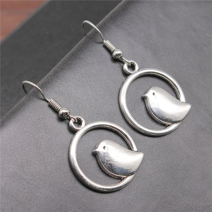 Boucles d'oreilles pendantes avec charme d'oiseau vintage – Bijoux boho faits main