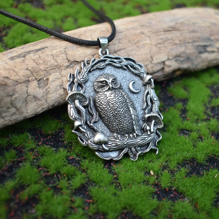 Pendentif en forme de champignon de lune avec hibou mystique